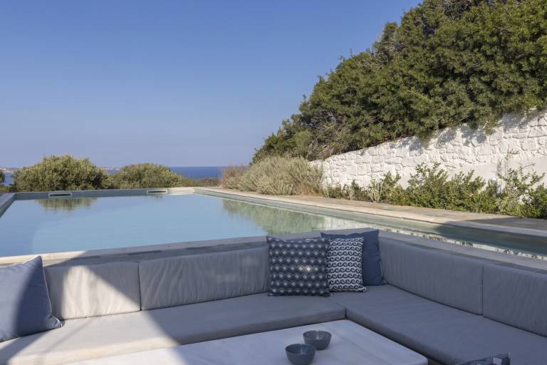 Villa with yard, BBQ & patio — photo 4