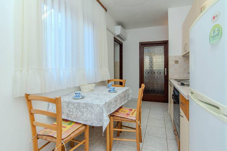 Apartment with yard & barbecue | Close to Ban Jelačić Square | Sea view — photo 2
