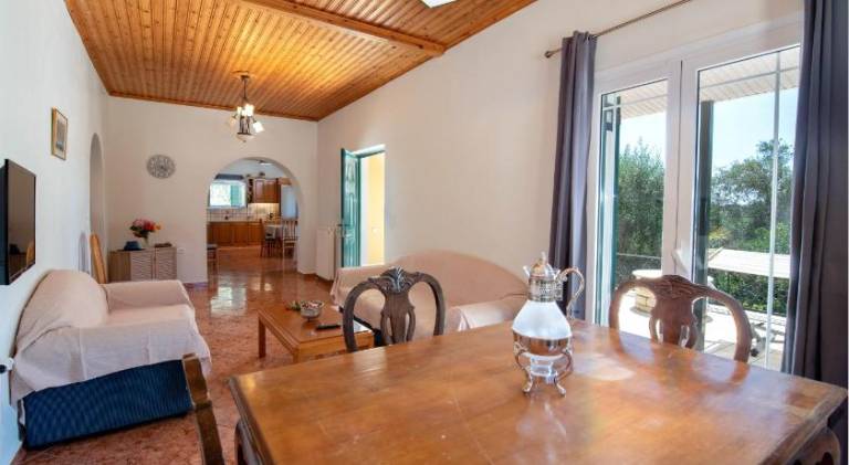 Vacation home with terrace & yard | Pets allowed — photo 2