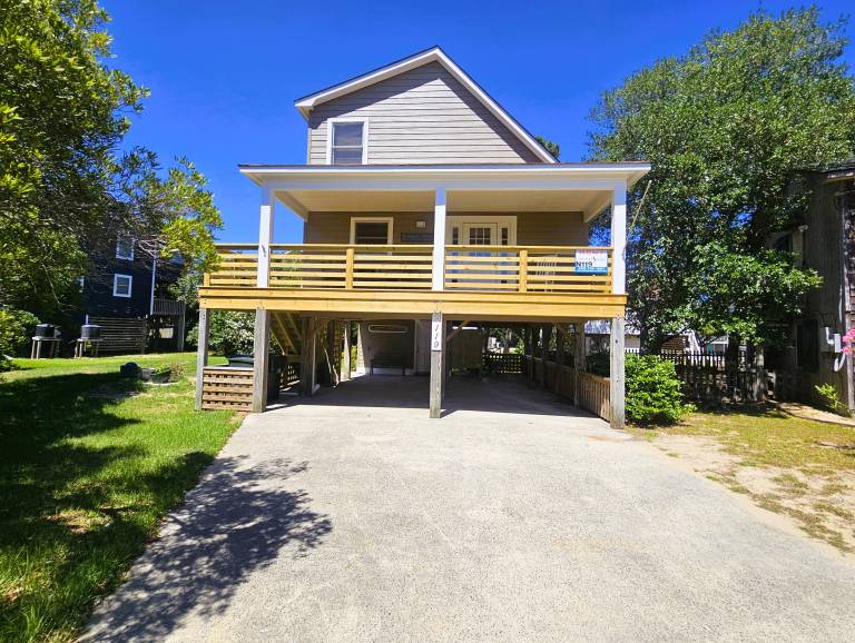 N119- Near the Beach, 3BRs, Sun Deck, WIFI & 1400 Feet to Life-guarded Beach! in Nags Head, NC