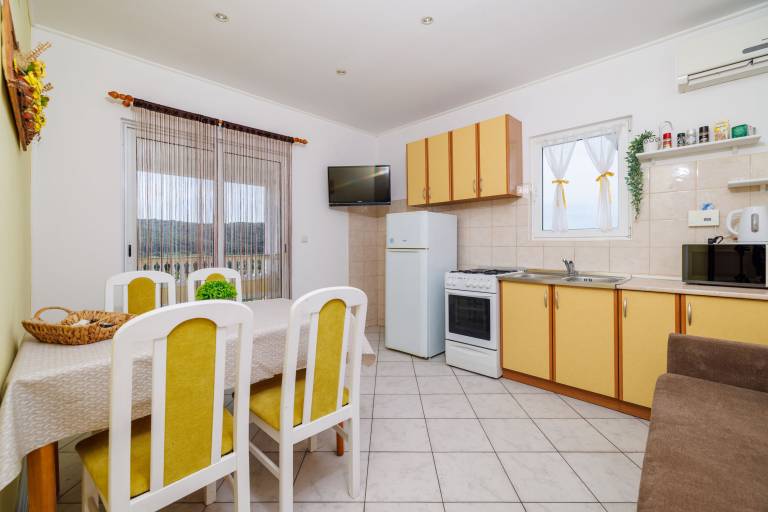 Apartment with barbeque, pool & patio | Garden view — photo 4