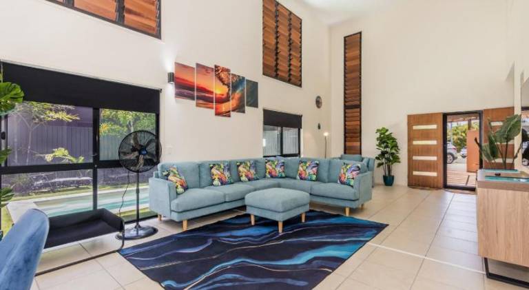 Charming house with pool | Next to the beach | Pets allowed in Gladstone