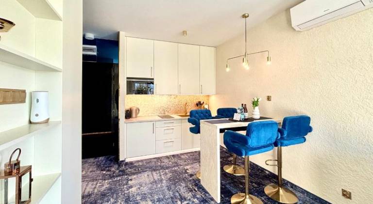 Rental apartment with patio — photo 3