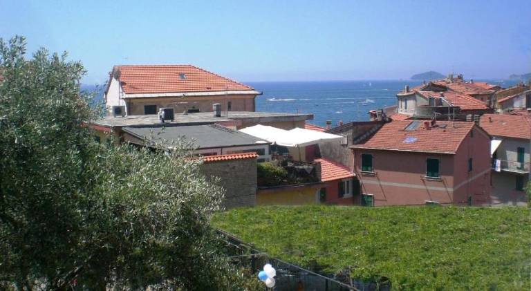 Holiday apartment with 2 rooms for 6 persons in Lerici