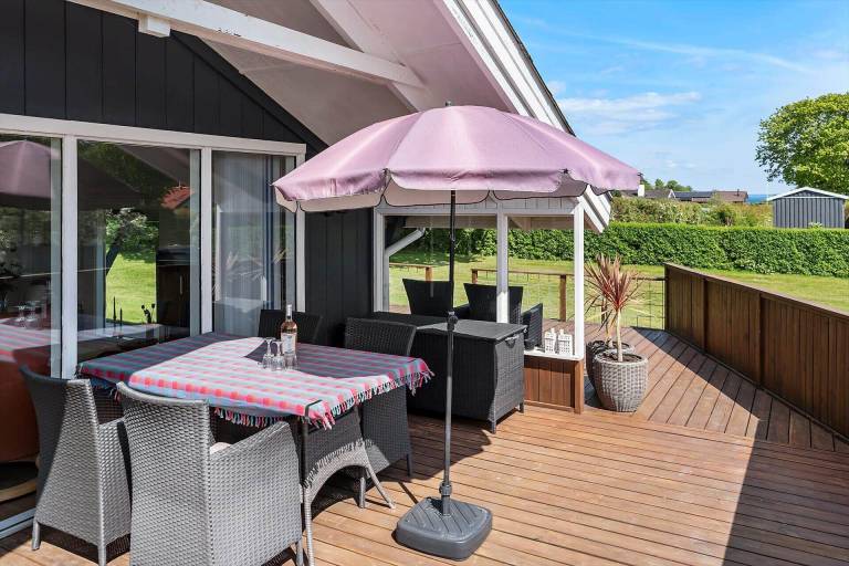 House with terrace & barbeque — photo 2