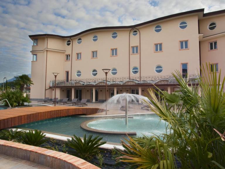 L' Araba Fenice Hotel & Resort in Altavilla Silentina