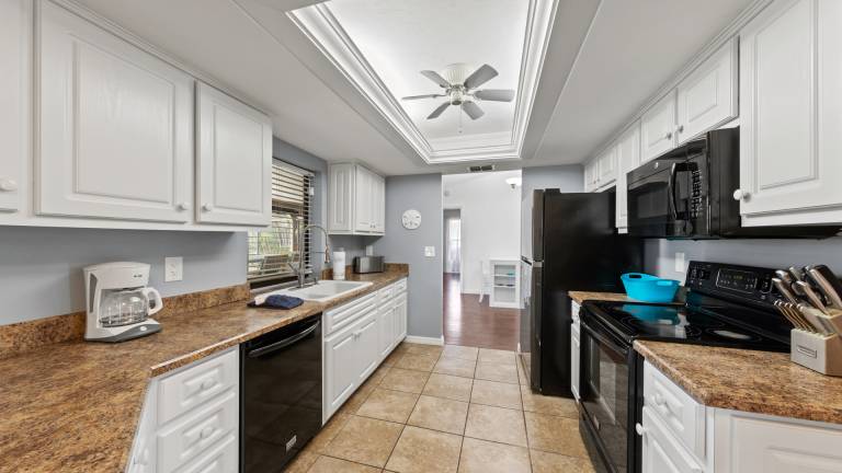 Family-friendly nice vacation home with grill & private pool | Water view | Pet-friendly — photo 5