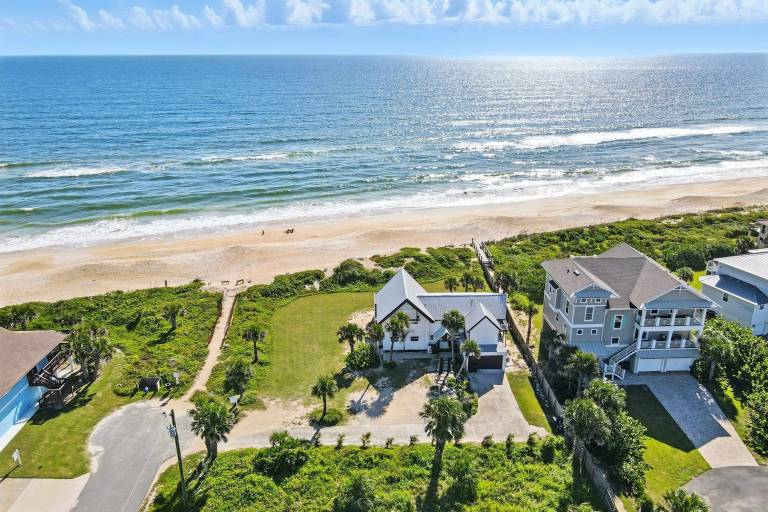 Family-oriented vacation home with grill, fast internet & yard | Sea view | Next to the beach | Dogs allowed in Palm Coast, FL
