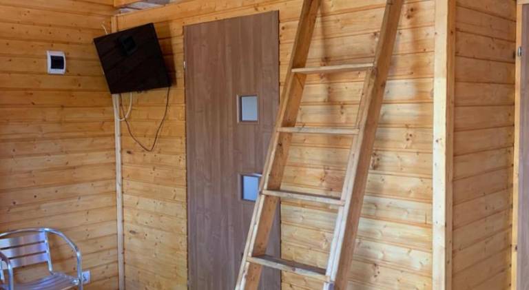Lodge with barbeque & patio — photo 2