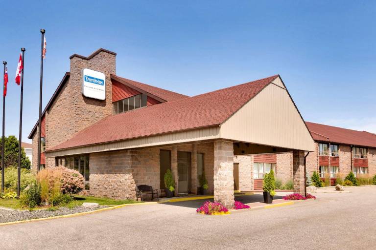 Travelodge by Wyndham North Bay Lakeshore in North Bay, ON
