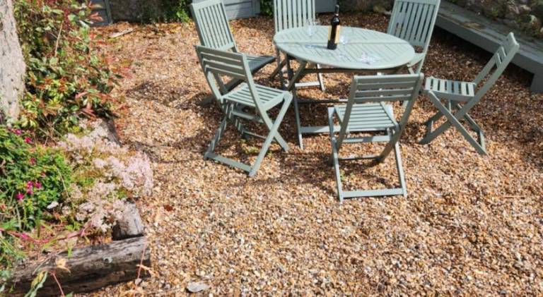 House with patio & garden — photo 4