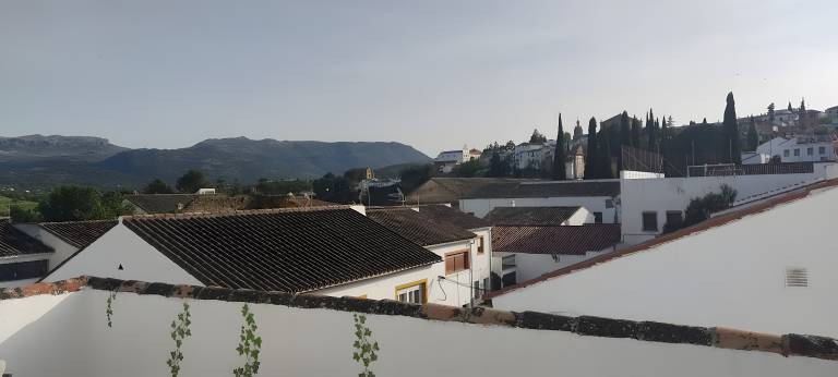 Vacation home with terrace & fast internet | Close to Tajo de Ronda | Mountain view — photo 4