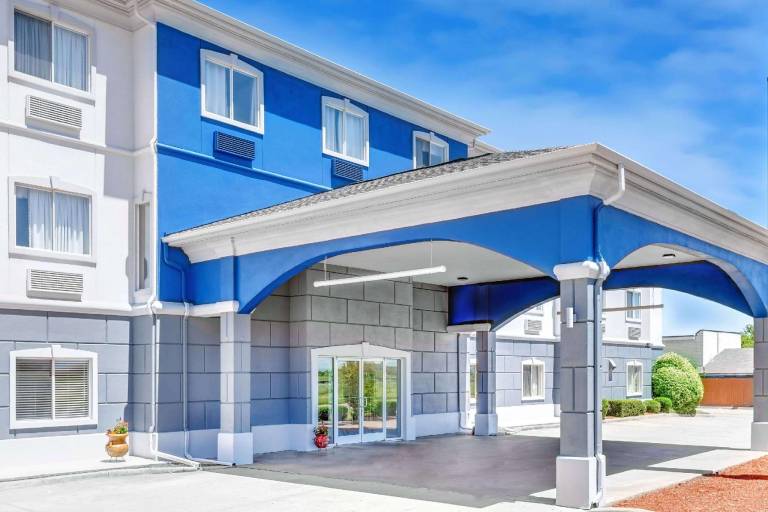 HOLIDAY INN EXPRESS AND SUITES SULPHUR SPRINGS By IHG in Sulphur Springs, TX