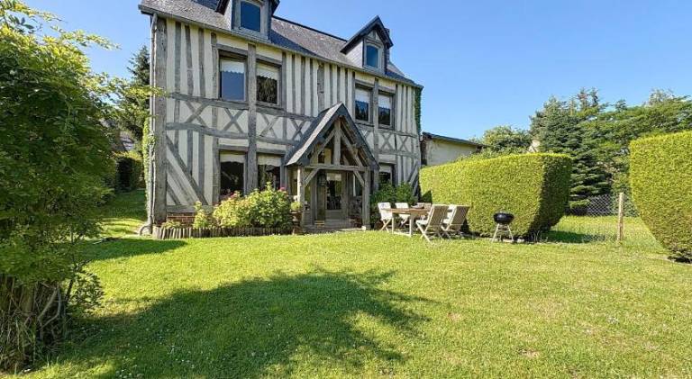 220 m&sup2; Villa