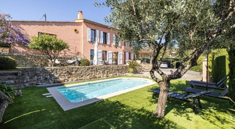 Villa with terrace, garden & barbecue in Valbonne