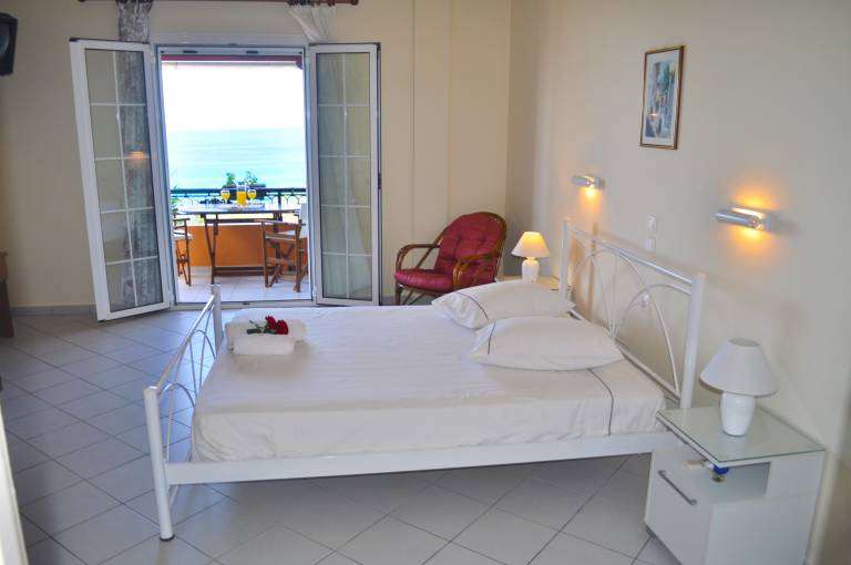 Apartments Papadatos - Pelekas Beach, Corfu — photo 5