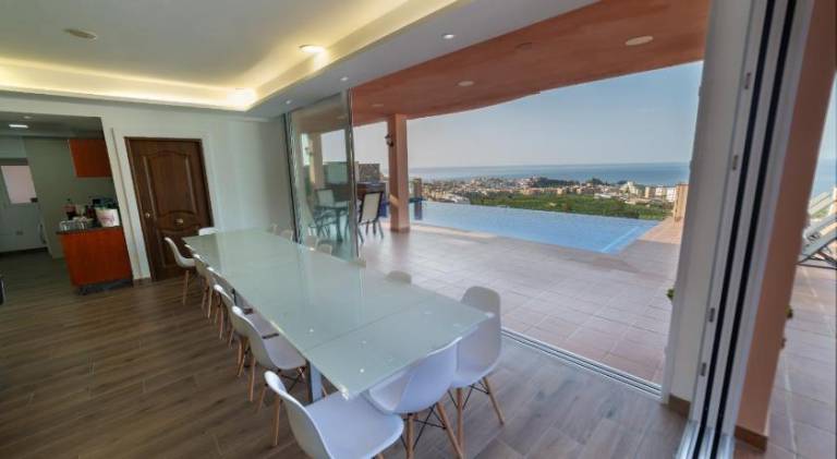 Villa with jacuzzi & pool — photo 4