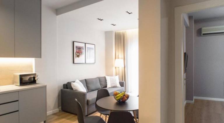 Stylish and Renovated Retreat in Thessaloniki: Cozy Apartment at Ioulianou 33 in Thessaloniki
