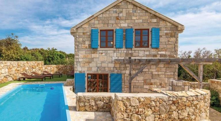 Villa with pool — photo 3