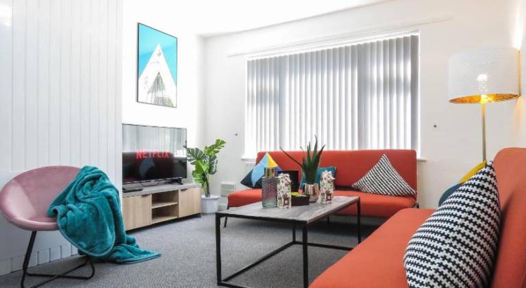 Apartment with 4 rooms for 11 persons in Coventry