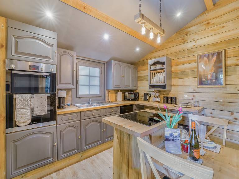 Family-oriented lovely cottage with yard, barbeque & terrace | River view | Dogs allowed — photo 5