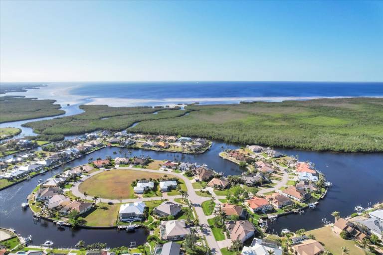 Punta Gorda 3-Bedroom Canalfront Pool Home with Dock — photo 5