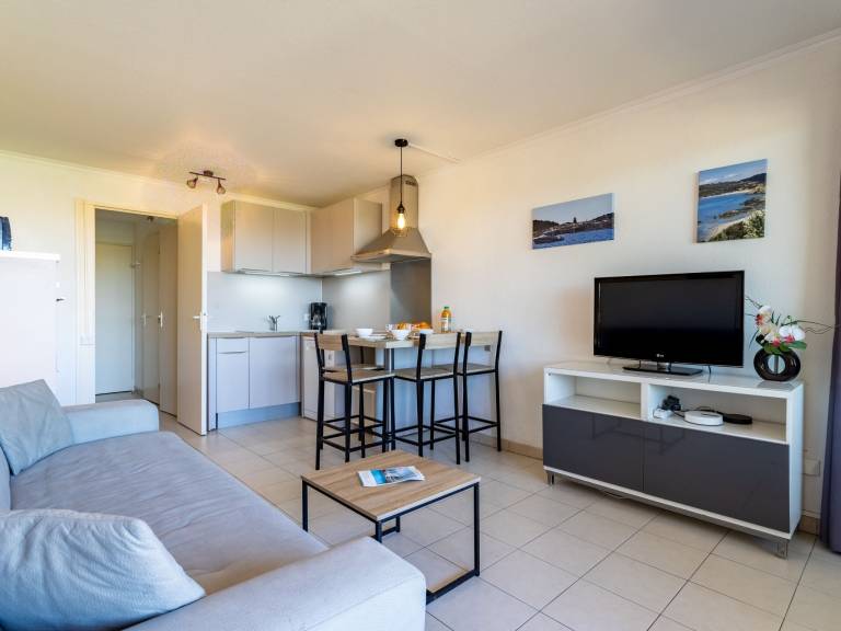 Rental apartment with pool & garden — photo 2