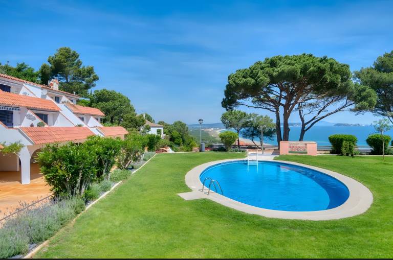 Rental apartment with pool, garden & patio | Sea view | Beach nearby | Dogs allowed — photo 2