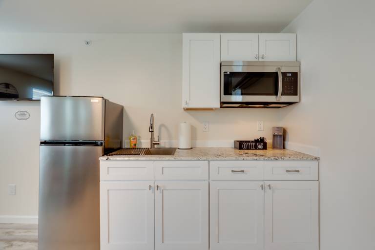 3 Mi to Onset Beach & Village! Pet-Friendly Apt — photo 2