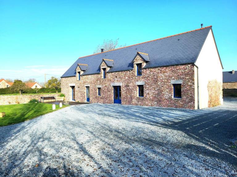 Children-friendly lovely vacation home with barbeque, garden & terrace | Garden view | Pets are welcome in Coutances