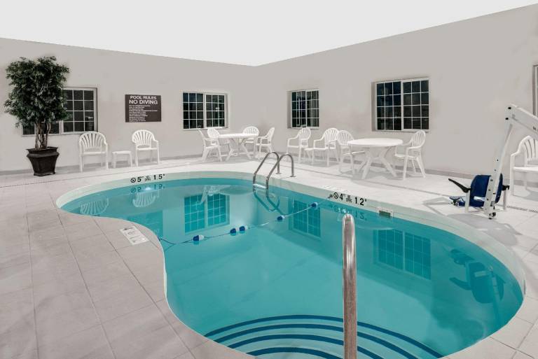 Microtel Inn & Suites by Wyndham Williston — photo 4