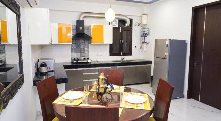 Lime Tree 2Bhk Serviced Apartment Near Artemis — photo 5