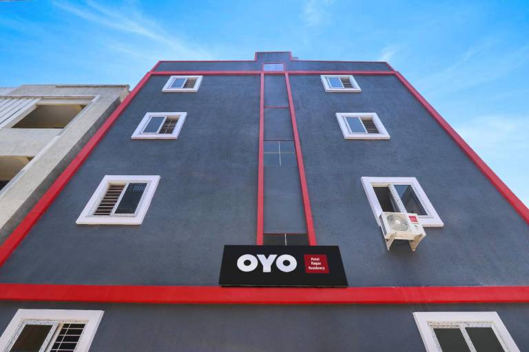 OYO Flagship Hotel Ragas Residency