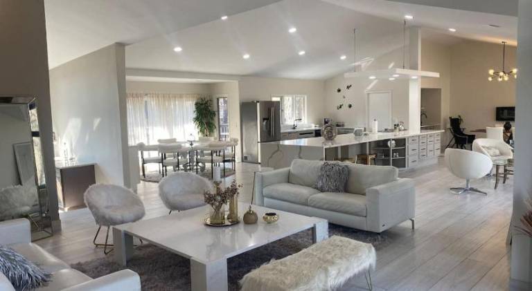Pleasant house with jacuzzi | Perfect for remote work | Pets allowed in Rockford, IL
