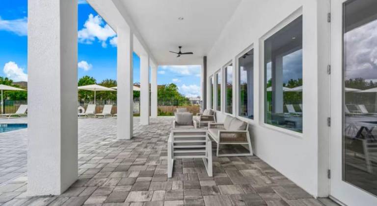 Luxury 4 BR Den w Private Pool close to Disney Golf Clubs Pet Friendly — photo 5
