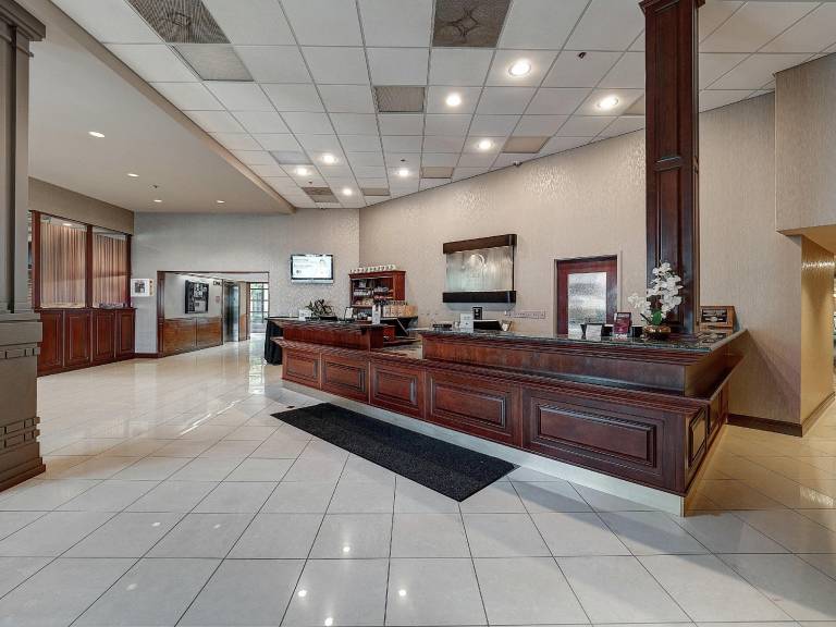 DoubleTree by Hilton Hotel Bloomington in Bloomington, IL