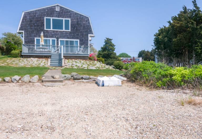 House with barbecue | Water view — photo 5