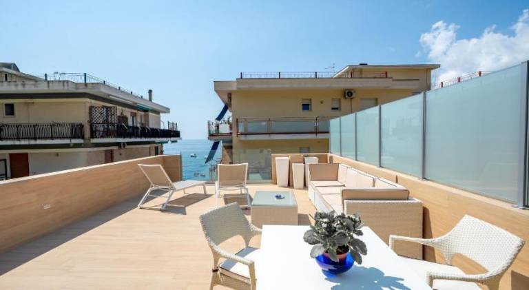 Holiday apartment with patio in Minori