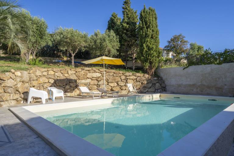 Family-friendly spacious villa with private pool, terrace & garden | Water view | Next to the beach | Pets are welcome — photo 5