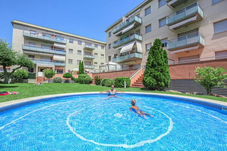 Apartment with pool, garden & patio in Cambrils