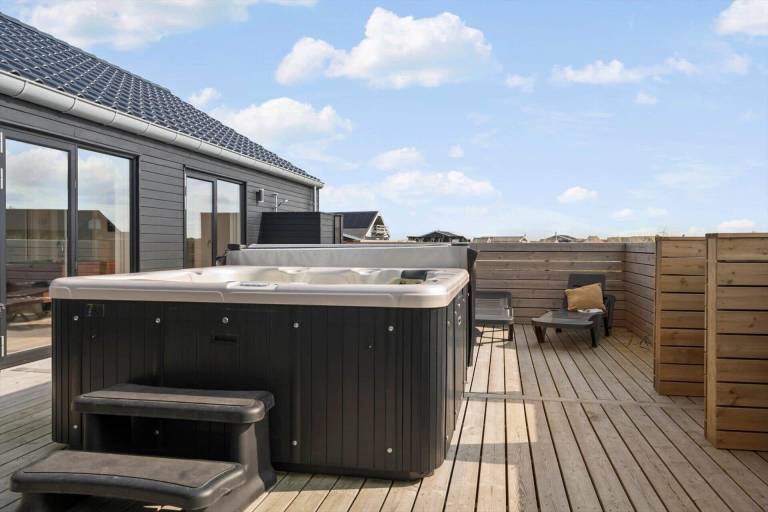 Fully equipped pleasant house with hot tub, terrace & sauna | Pets allowed — photo 2