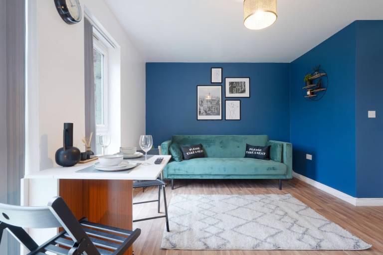 Modern Apartment - Free Parking, Wi-Fi & Smart TV — photo 2