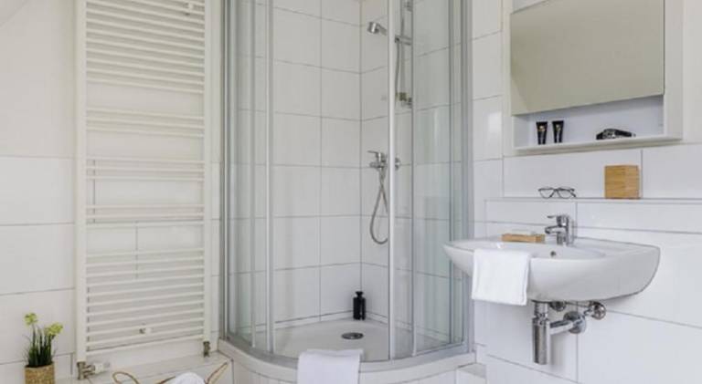 Serviced apartment with garden & patio | Dogs allowed — photo 5