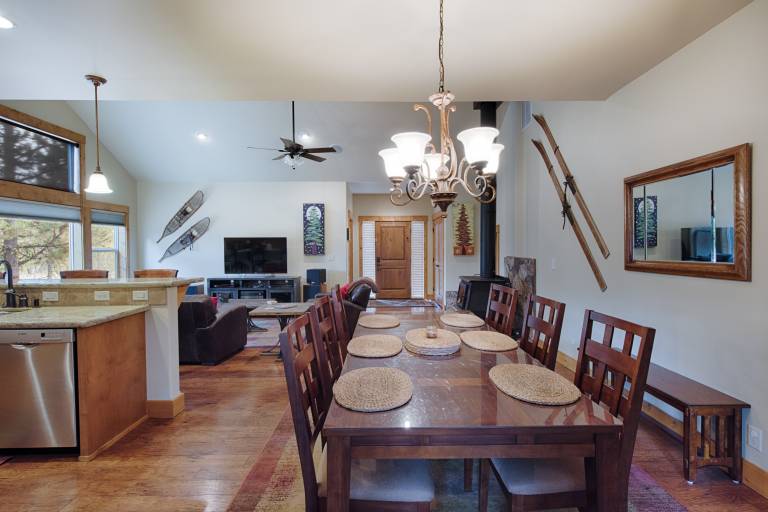 TJ's Mountain Haus: Hot Tub, Air Conditioning, Pet Friendly — photo 4