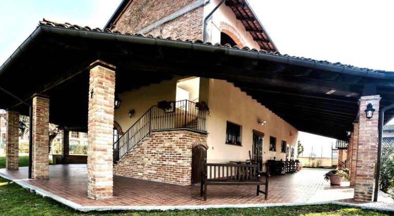Farm with terrace, yard & pool | Pets allowed — photo 4