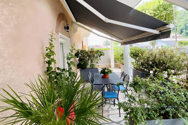 Apartment with terrace, fast internet & garden | Garden view — photo 3