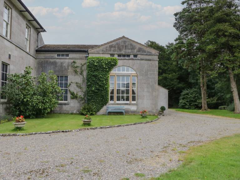 Cottage with garden — photo 3