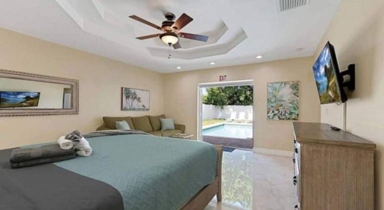 Vacation home with pool | Perfect for remote work in Lauderdale-by-the-Sea, FL