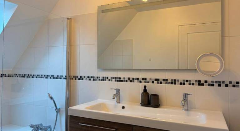 Vacation home with jacuzzi — photo 2