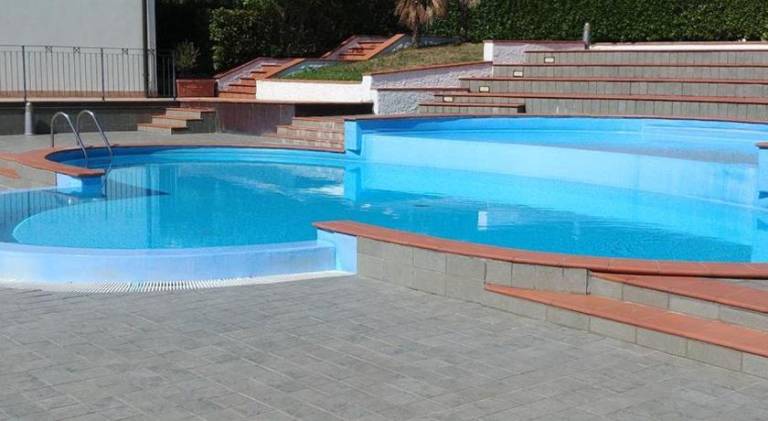 Holiday apartment with pool in Lazise